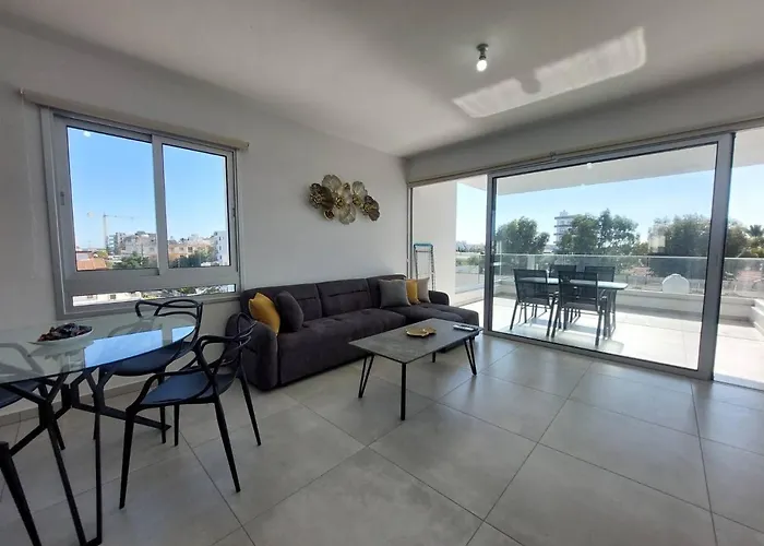 Luxury 2 Bedroom Apartment 301